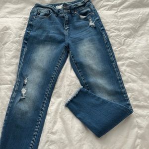 Kancan skinny jeans size 7 little distressed